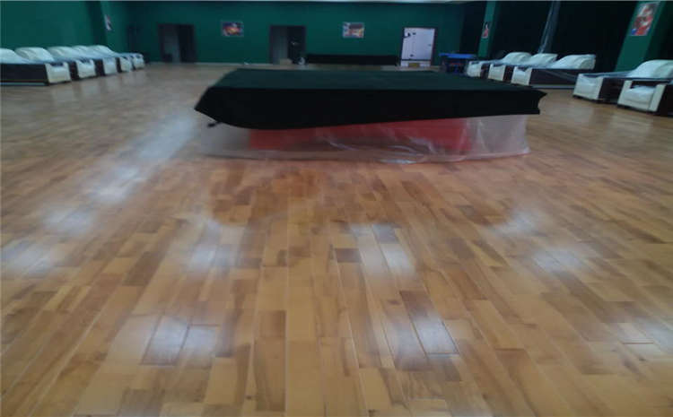 舞臺木地板的特性有什么