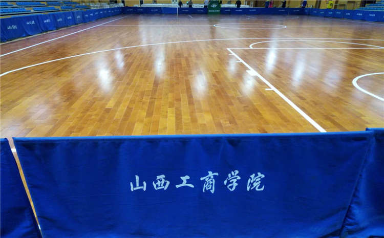 運(yùn)動(dòng)木地板色差