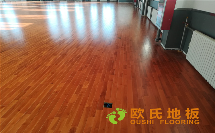 內(nèi)蒙古鄂爾多斯伊金霍洛旗神東專業(yè)化服務(wù)基地體育館木地板—?dú)W氏運(yùn)動木地板廠家