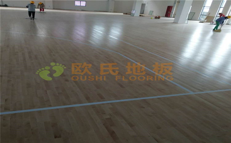 冮蘇宿遷項里學(xué)校籃球館木地板案例—?dú)W氏運(yùn)動木地板廠家