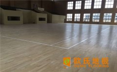 籃球場(chǎng)運(yùn)動(dòng)木地板為什么要用楓木