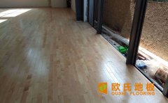 學(xué)?；@球場木地板價格是多少